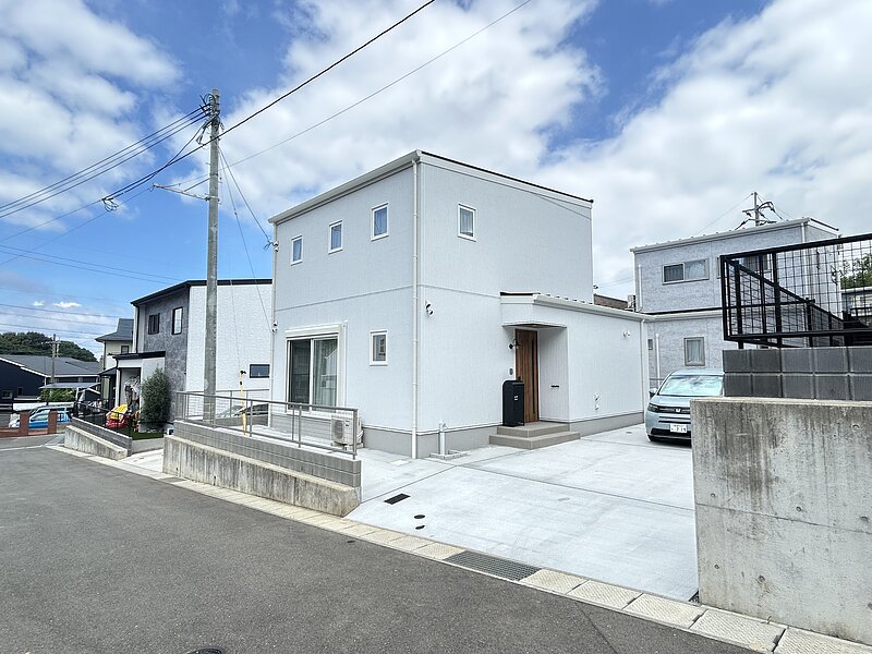 Ｒ7.6月　白基調のシンプルモダンスタイル　すっきりと片付く収納上手なお家　大村市木場Ｔ様