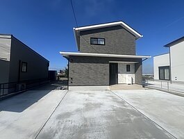 Ｒ7.10月　駐車スペース広々、景観を楽しめるモダンハウス　大村市福重Y様邸のイメージ