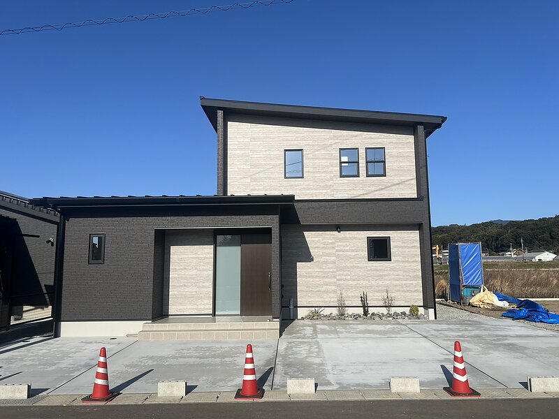 竹松9号地/2階建て/モダンスタイリッシュな上質な暮らしをデザイン